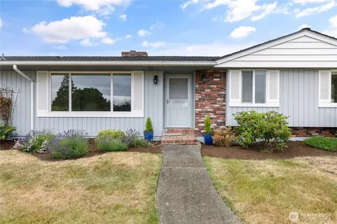 690 Maplewood Loop Oak Harbor WA 98277