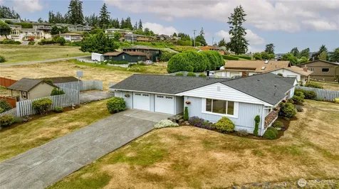690 Maplewood Loop Oak Harbor WA 98277