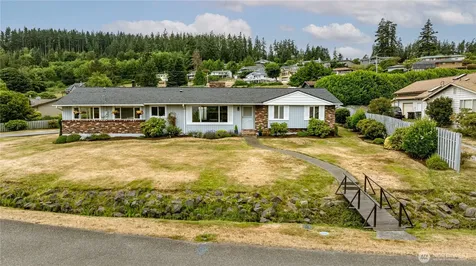 690 Maplewood Loop Oak Harbor WA 98277