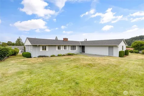 690 Maplewood Loop Oak Harbor WA 98277