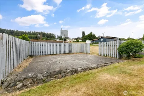690 Maplewood Loop Oak Harbor WA 98277