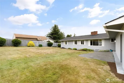 690 Maplewood Loop Oak Harbor WA 98277