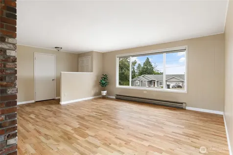 690 Maplewood Loop Oak Harbor WA 98277