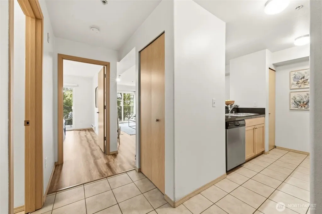 9057 Greenwood Avenue N Seattle WA 98103