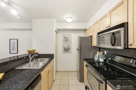 9057 Greenwood Avenue N Seattle WA 98103