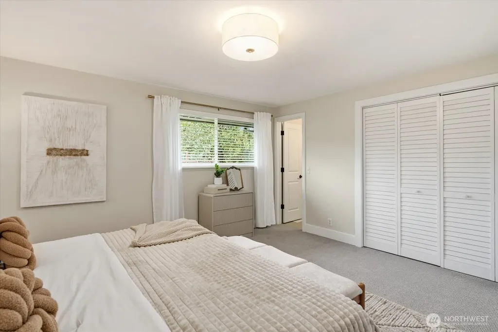 1908 122nd Avenue SE Bellevue WA 98005