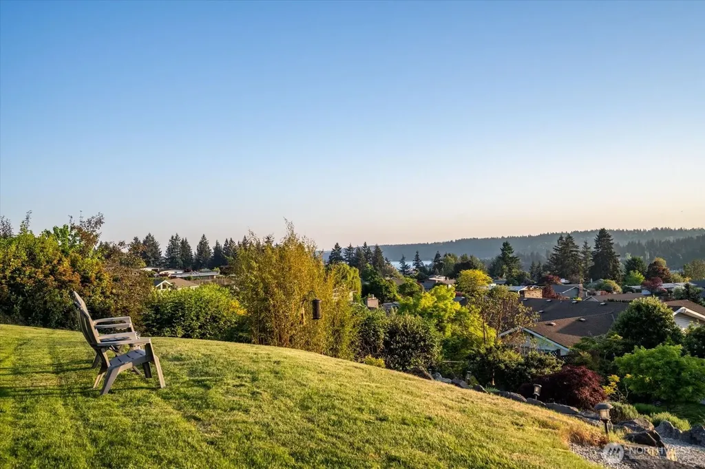 1908 122nd Avenue SE Bellevue WA 98005
