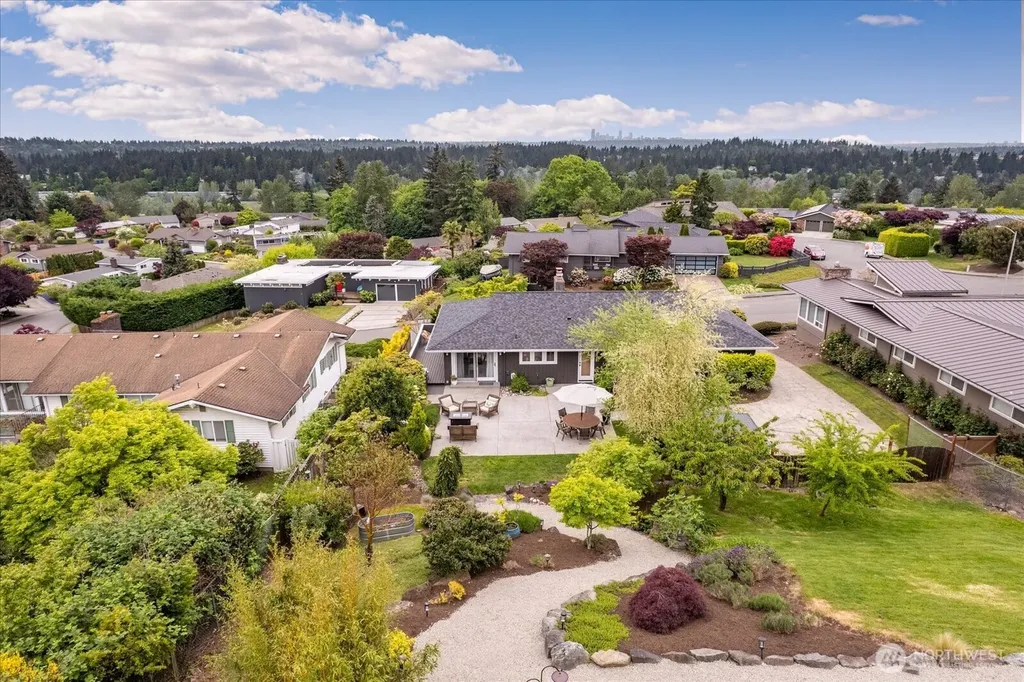 1908 122nd Avenue SE Bellevue WA 98005