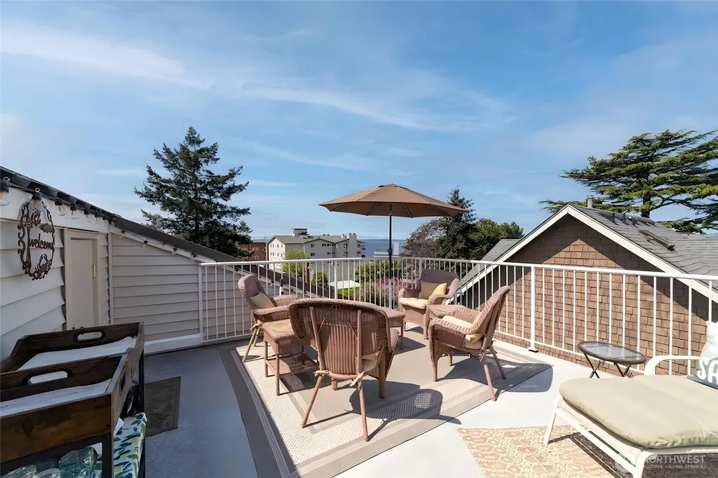 2443 55th Avenue SW Seattle WA 98116