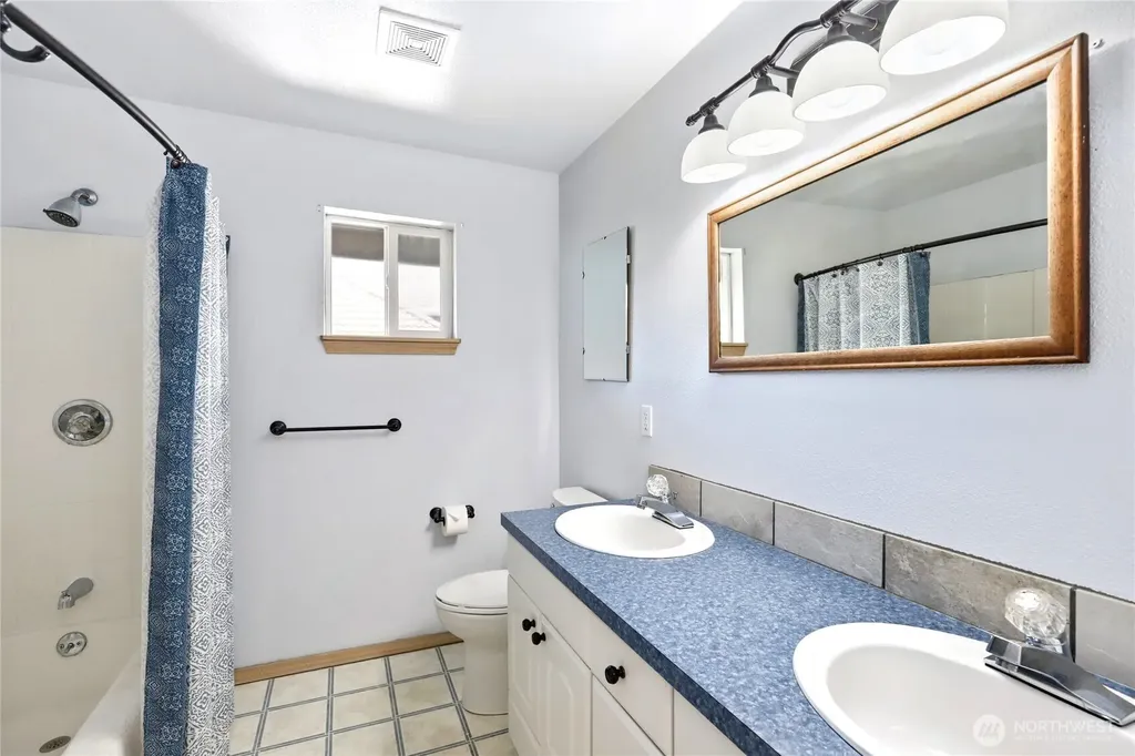 21 E Michelle Court Union WA 98592