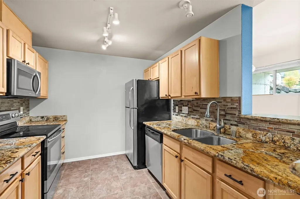 6137 Hazel Loop SE Auburn WA 98092