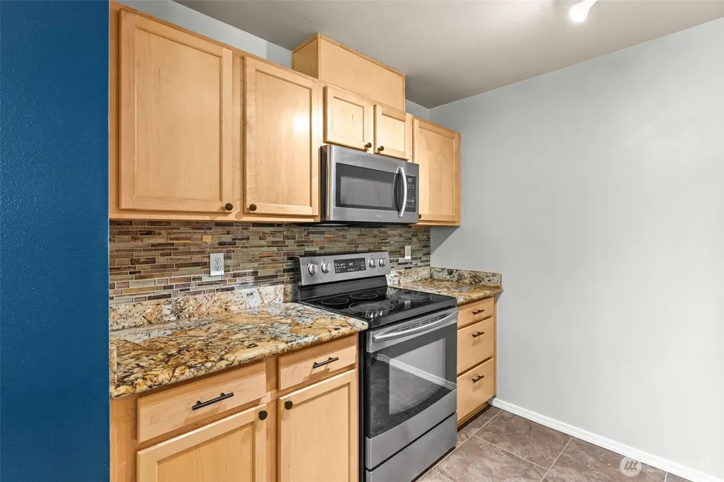6137 Hazel Loop SE Auburn WA 98092