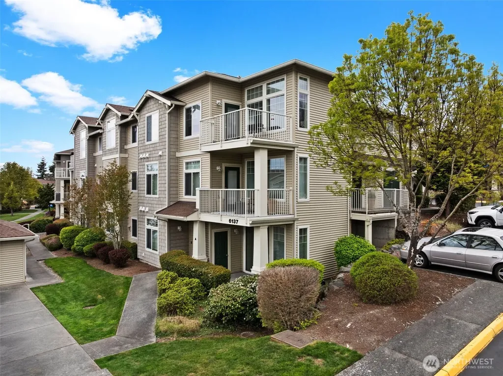 6137 Hazel Loop SE Auburn WA 98092