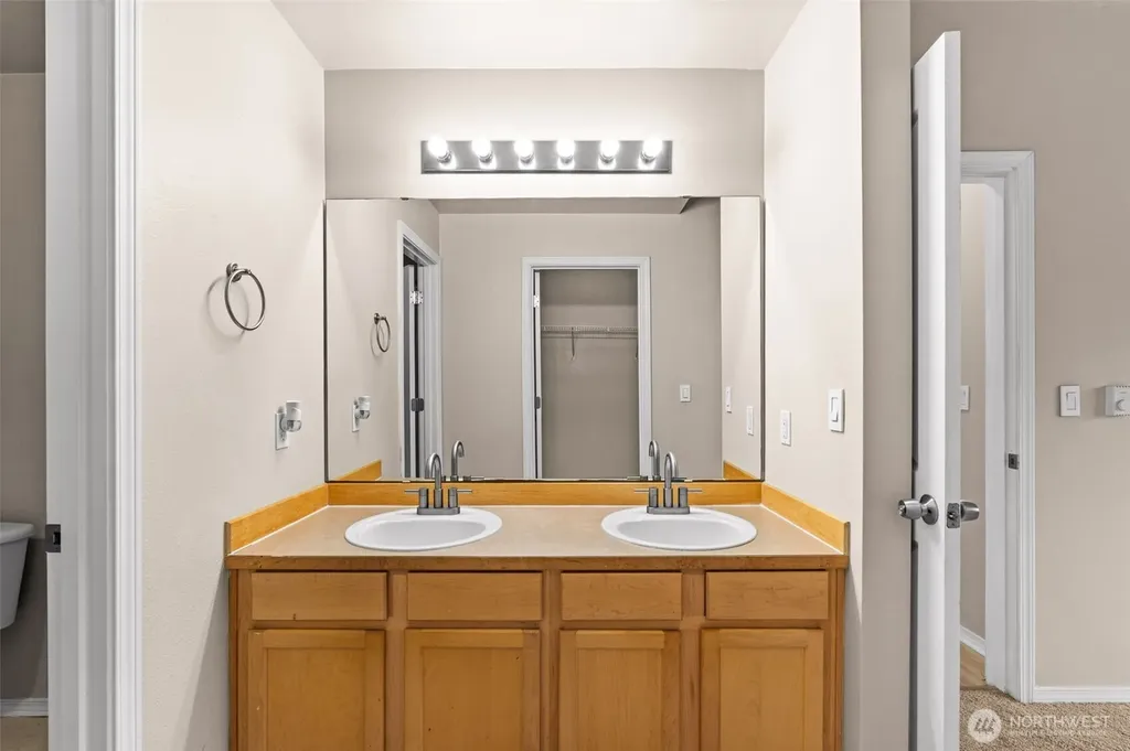 6137 Hazel Loop SE Auburn WA 98092