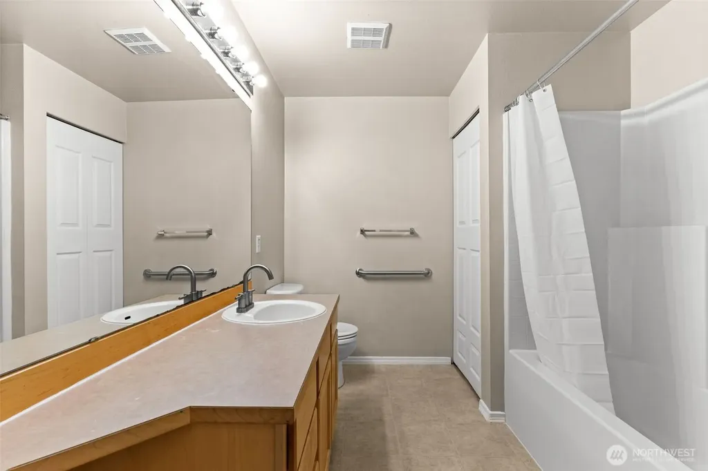 6137 Hazel Loop SE Auburn WA 98092