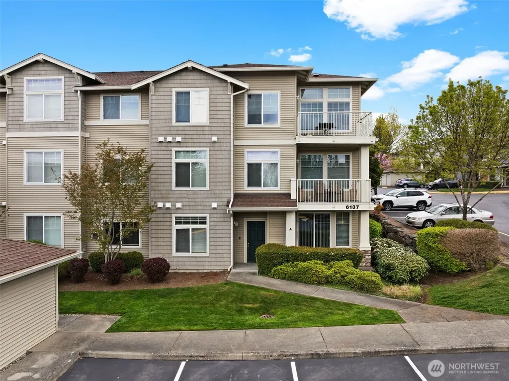 6137 Hazel Loop SE Auburn WA 98092