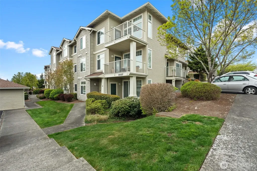 6137 Hazel Loop SE Auburn WA 98092