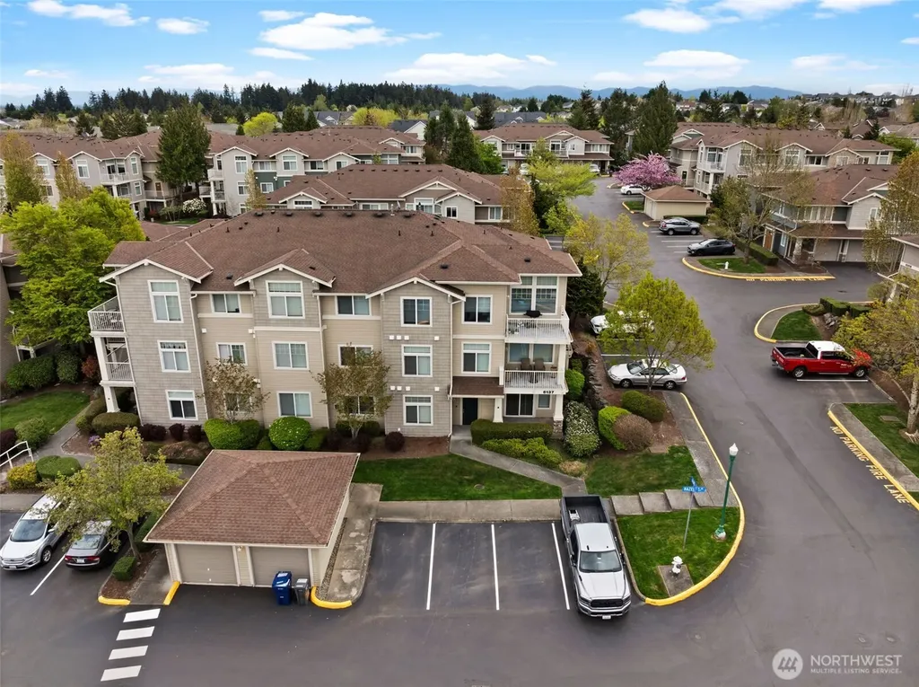 6137 Hazel Loop SE Auburn WA 98092