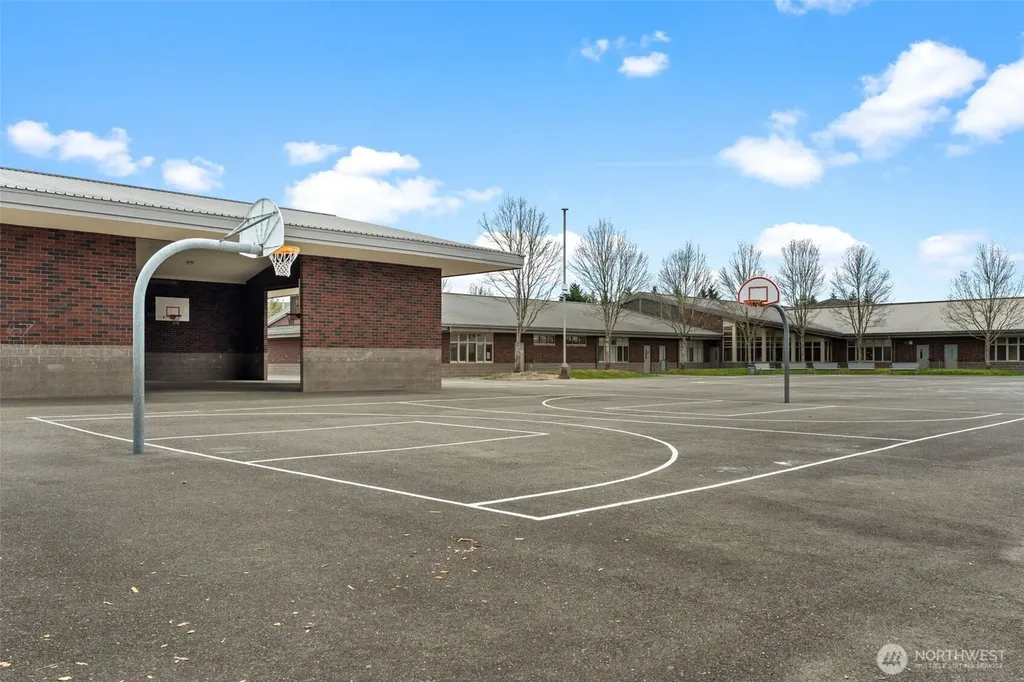 6137 Hazel Loop SE Auburn WA 98092