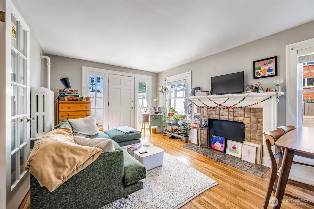746 10th Avenue E Seattle WA 98102