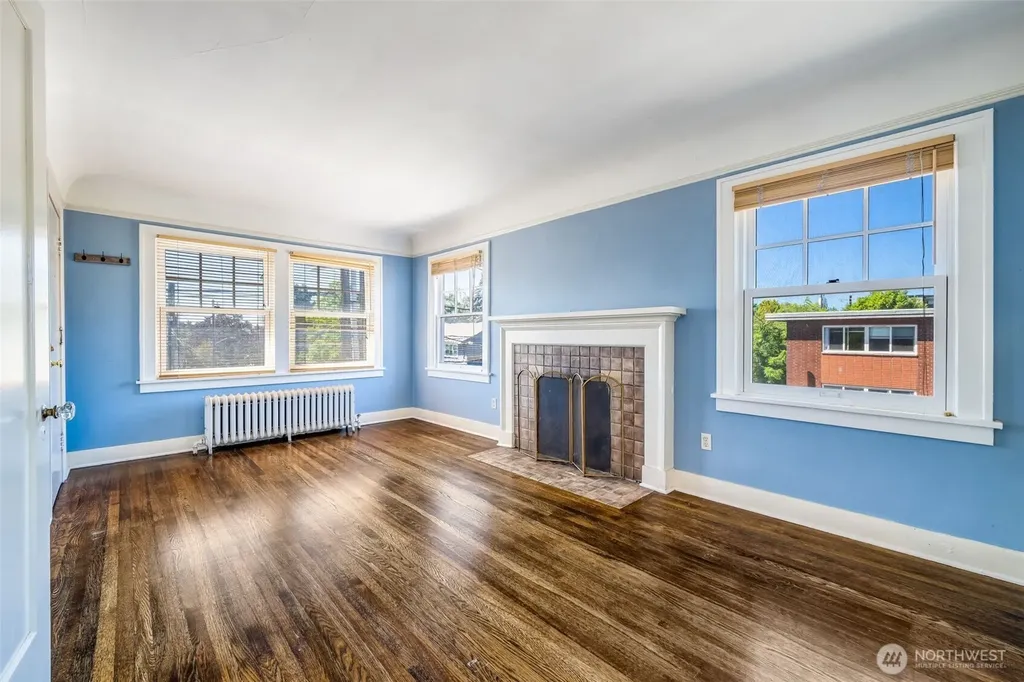 746 10th Avenue E Seattle WA 98102