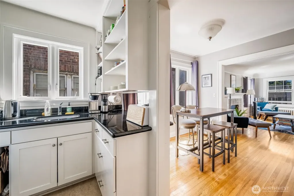 746 10th Avenue E Seattle WA 98102