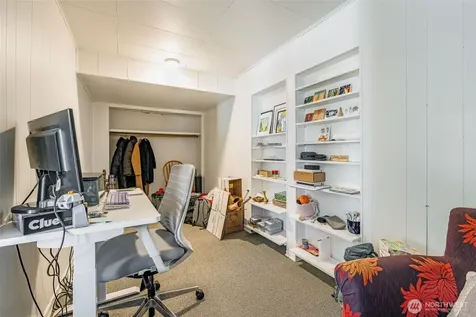 746 10th Avenue E Seattle WA 98102