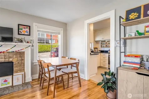 746 10th Avenue E Seattle WA 98102