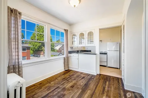 746 10th Avenue E Seattle WA 98102