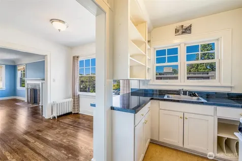 746 10th Avenue E Seattle WA 98102