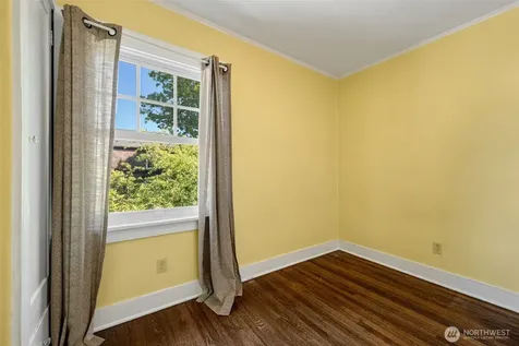 746 10th Avenue E Seattle WA 98102