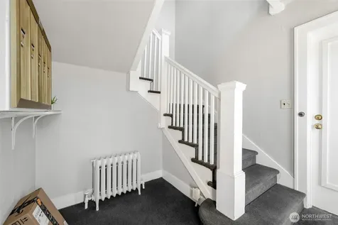 746 10th Avenue E Seattle WA 98102