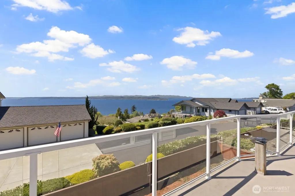 27525 12th Place S Des Moines WA 98198