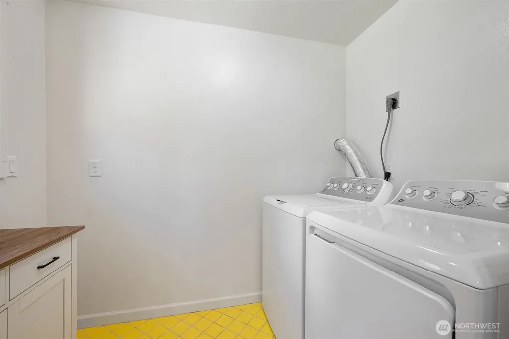 976 Sandy Bend Road Castle Rock WA 98611