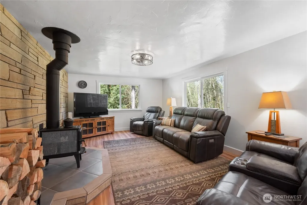 976 Sandy Bend Road Castle Rock WA 98611