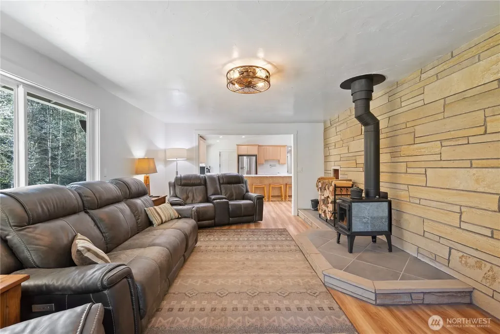 976 Sandy Bend Road Castle Rock WA 98611