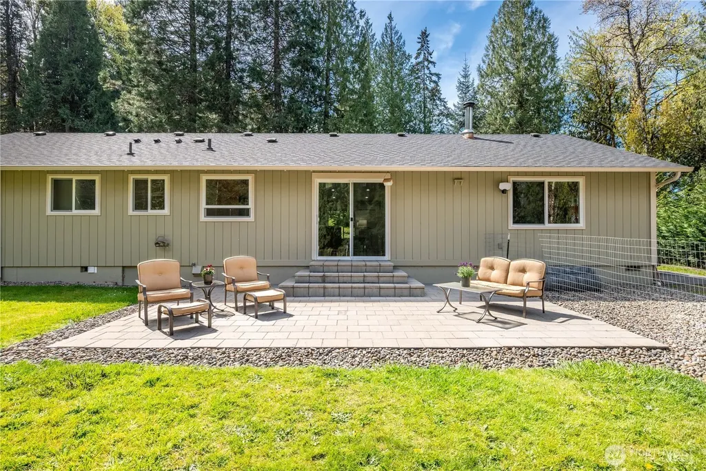 976 Sandy Bend Road Castle Rock WA 98611