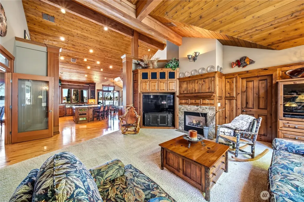 21102 Snag Island Drive E Lake Tapps WA 98391