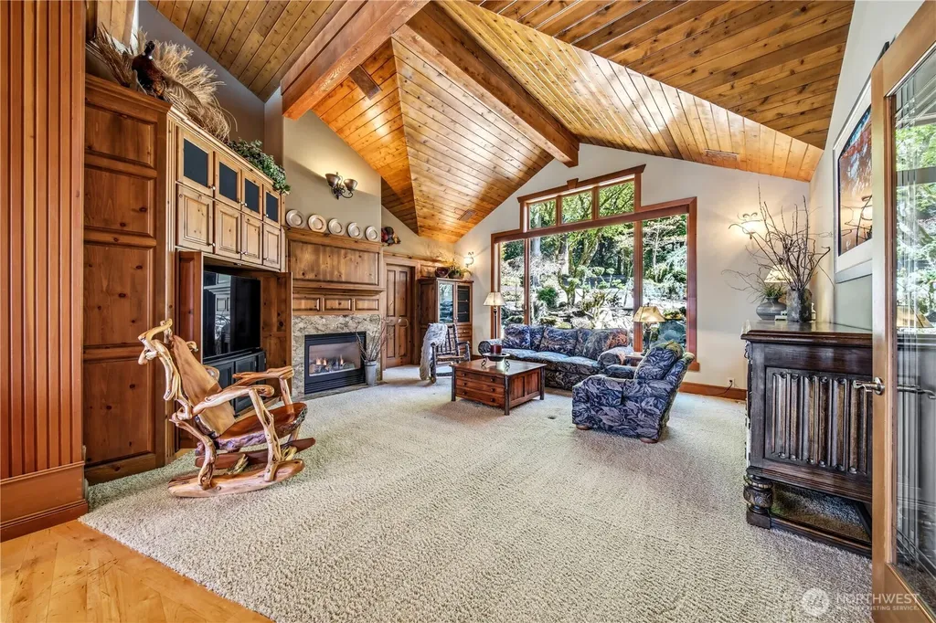 21102 Snag Island Drive E Lake Tapps WA 98391