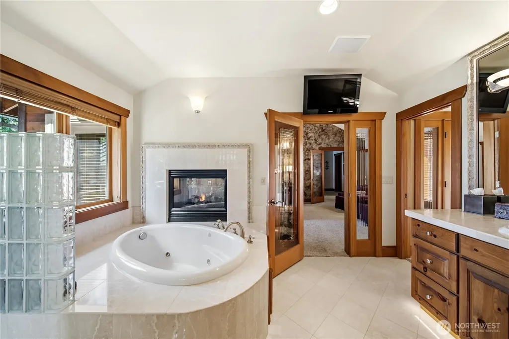 21102 Snag Island Drive E Lake Tapps WA 98391