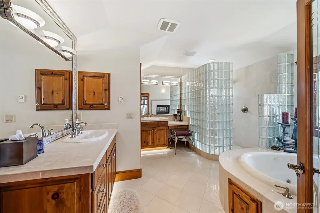 21102 Snag Island Drive E Lake Tapps WA 98391