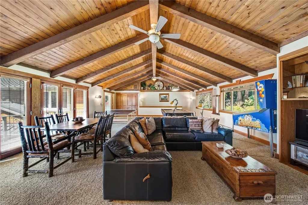 21102 Snag Island Drive E Lake Tapps WA 98391