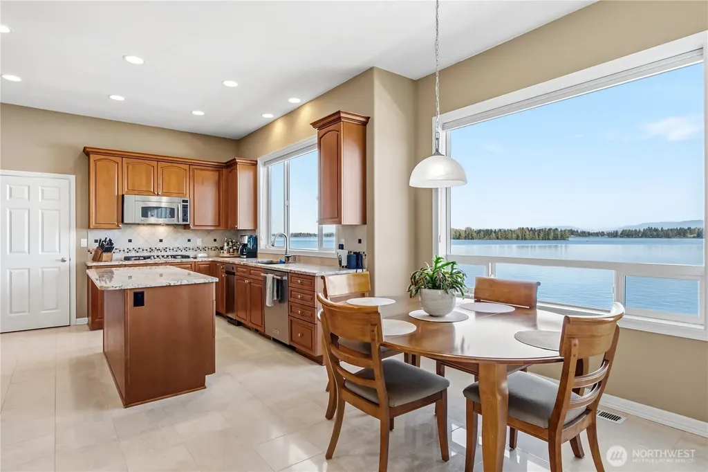 4915 Jenks Point Way E Lake Tapps WA 98391