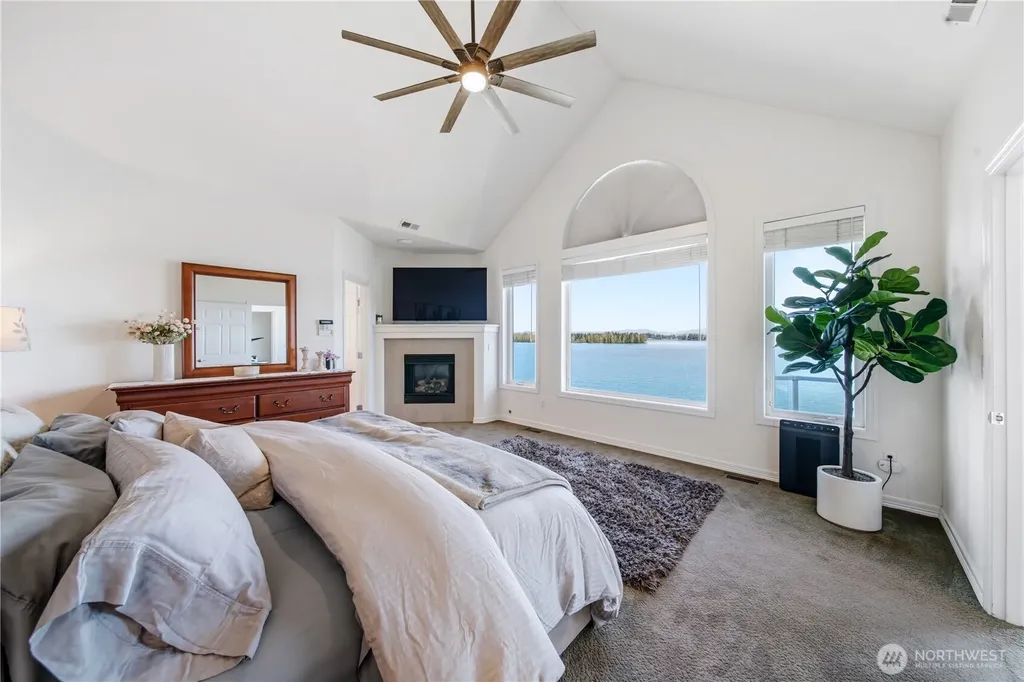 4915 Jenks Point Way E Lake Tapps WA 98391