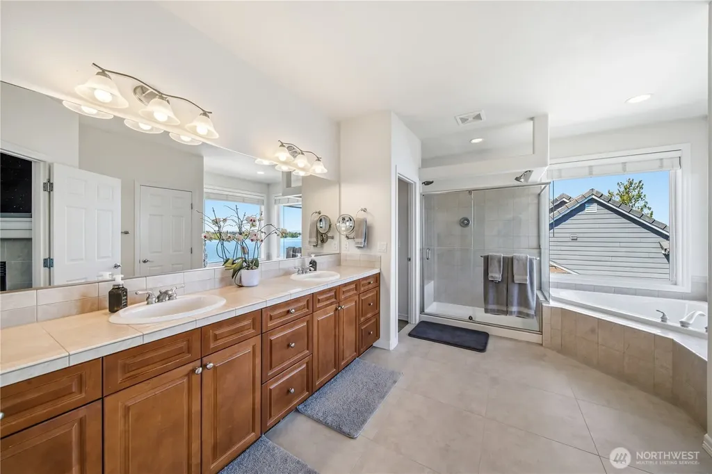 4915 Jenks Point Way E Lake Tapps WA 98391