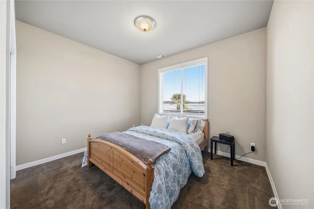 4915 Jenks Point Way E Lake Tapps WA 98391