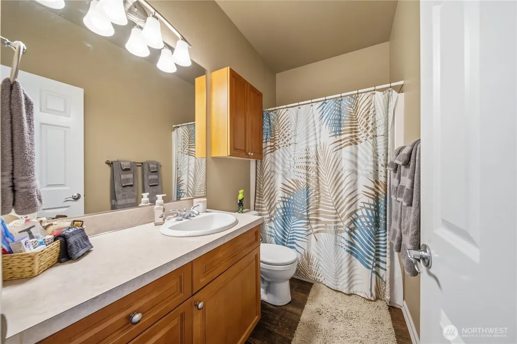 4915 Jenks Point Way E Lake Tapps WA 98391