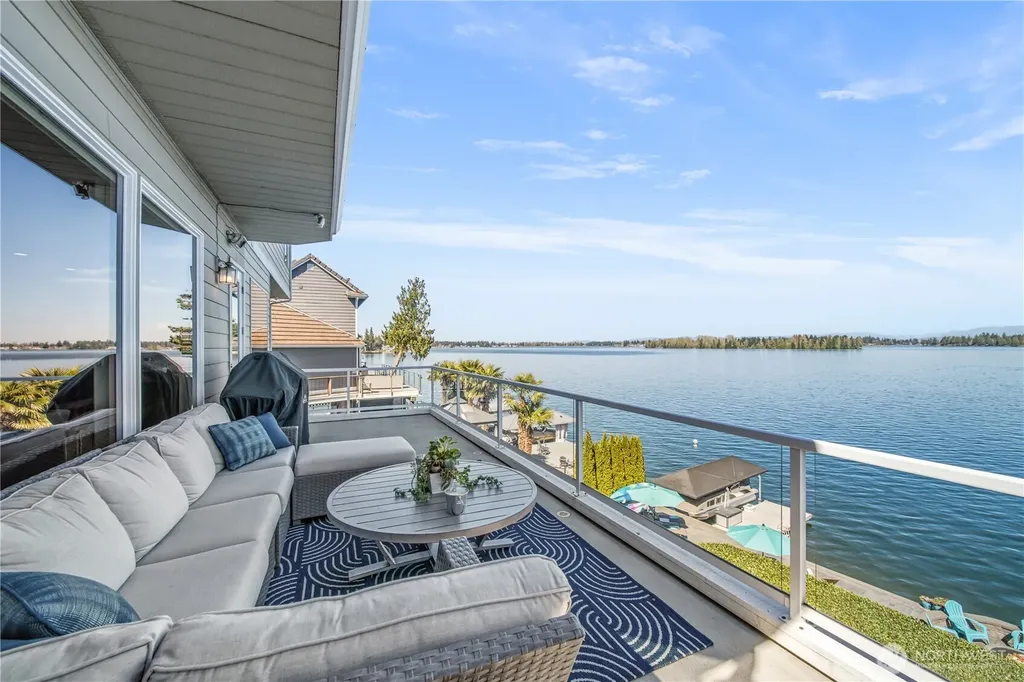 4915 Jenks Point Way E Lake Tapps WA 98391