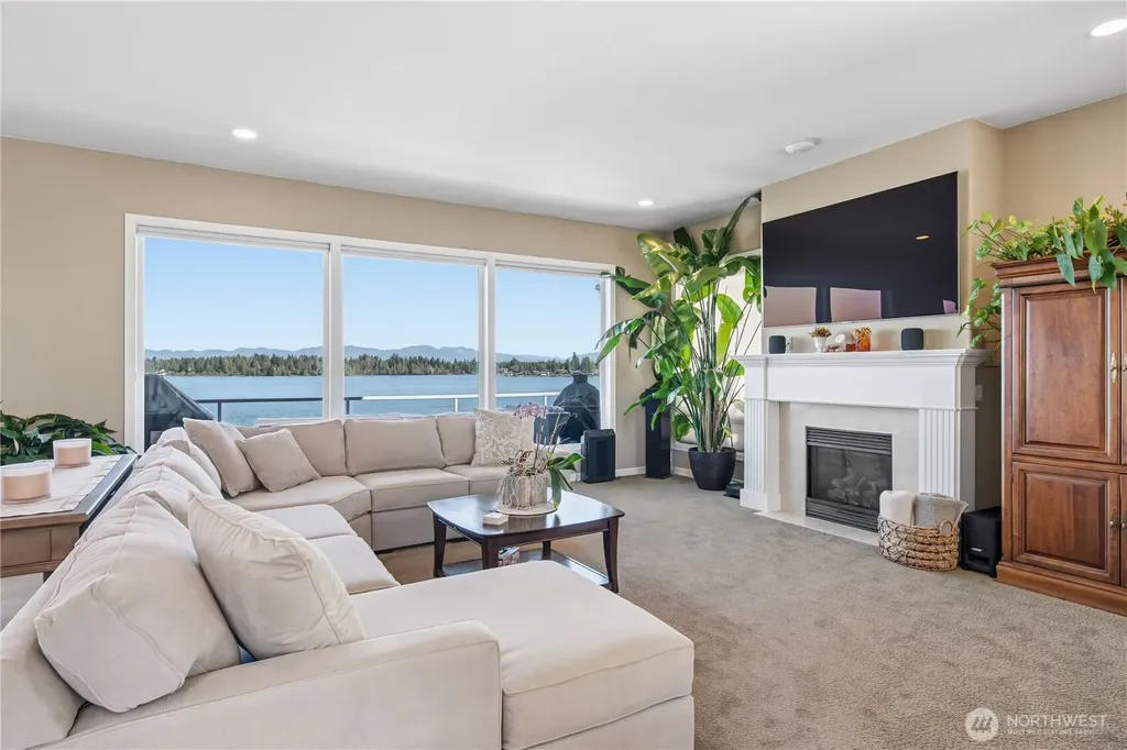 4915 Jenks Point Way E Lake Tapps WA 98391