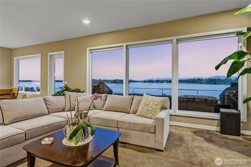 4915 Jenks Point Way E Lake Tapps WA 98391
